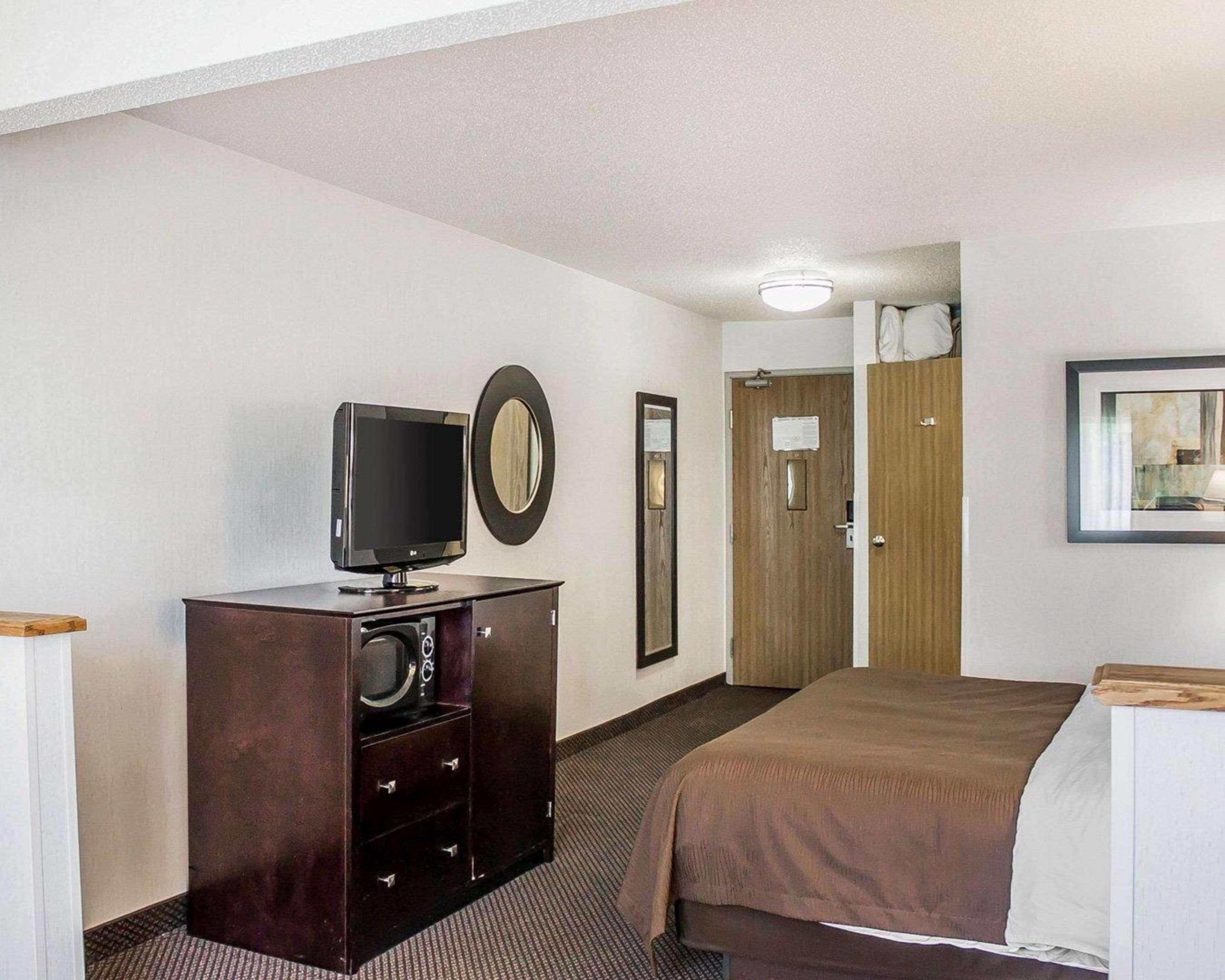 Quality Inn & Suites Стерджен-Бей Экстерьер фото