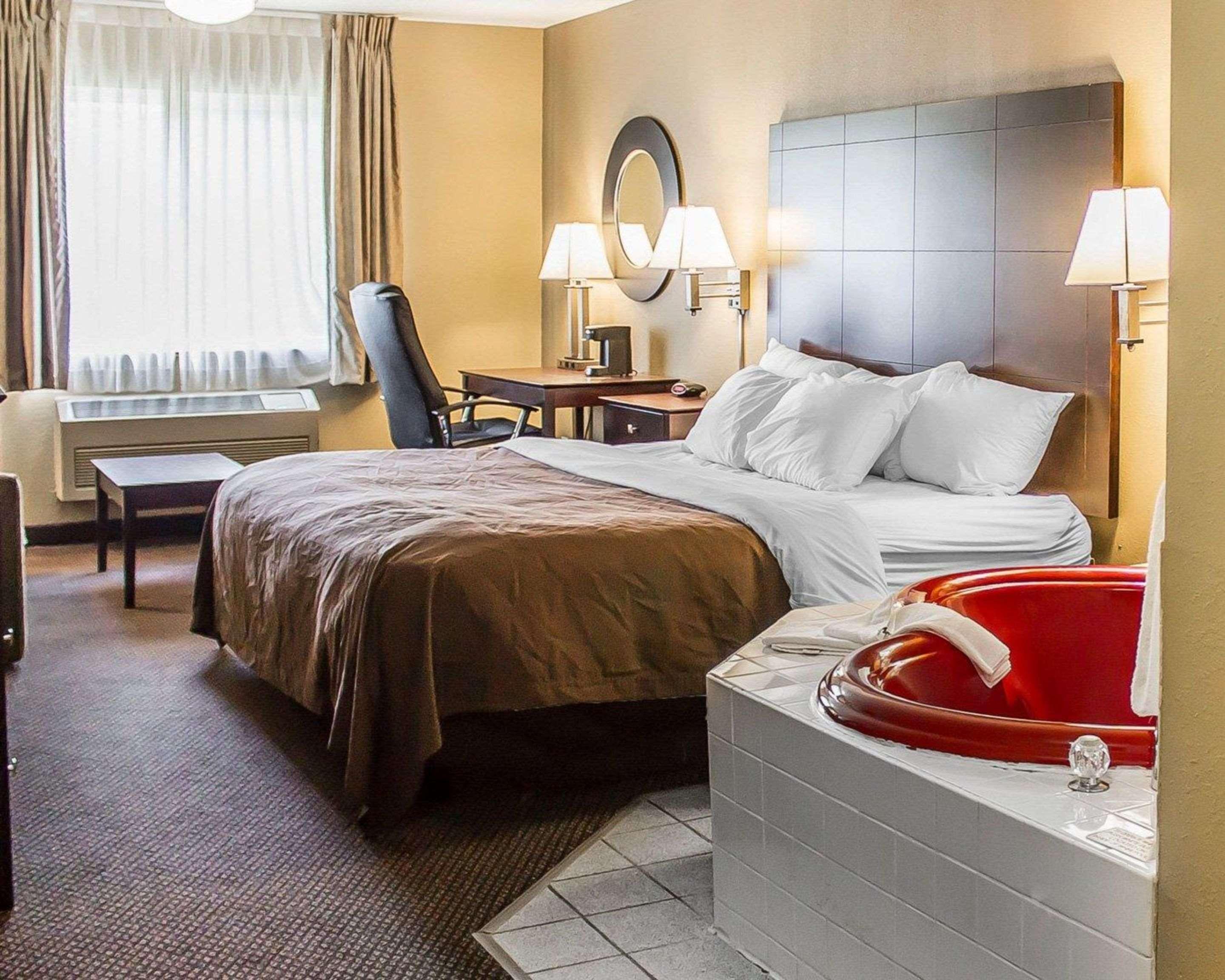 Quality Inn & Suites Стерджен-Бей Экстерьер фото