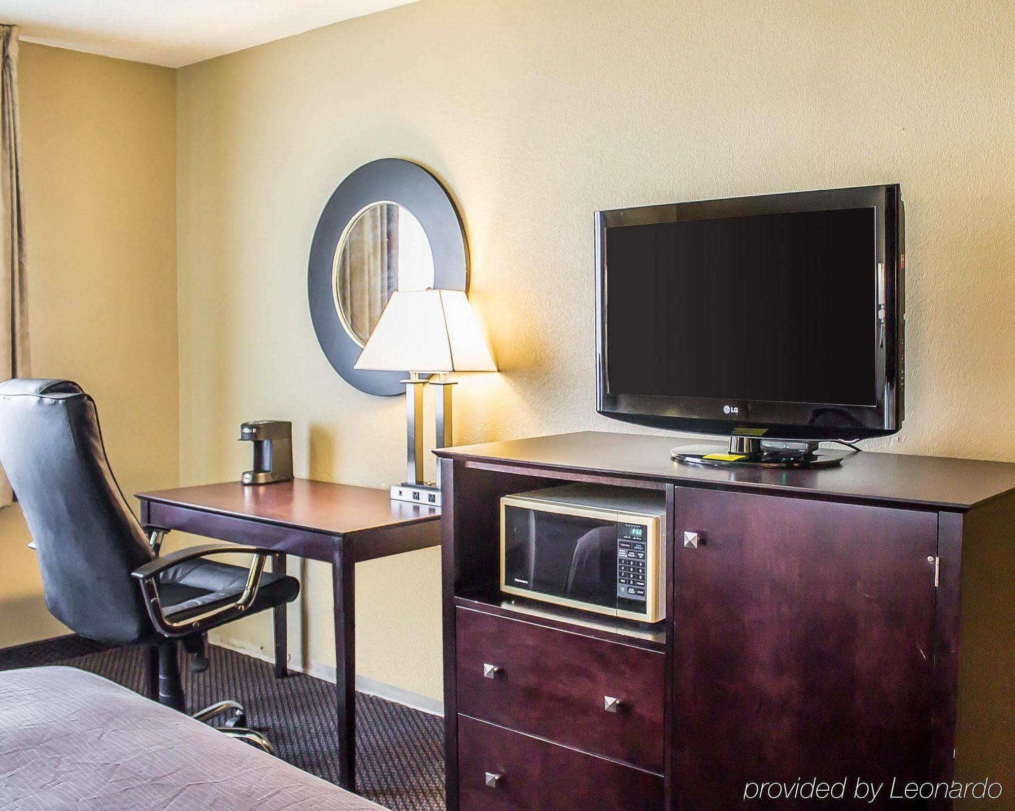 Quality Inn & Suites Стерджен-Бей Экстерьер фото
